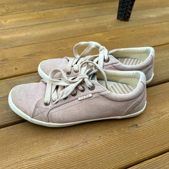 💜SALE: Taos size 8 Star style low top canvas sneakers - light pink, cream laces - Picture 8 of 9